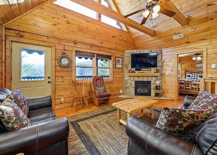 Spacious Smokies Cabin - Hot Tub With Mountain Views