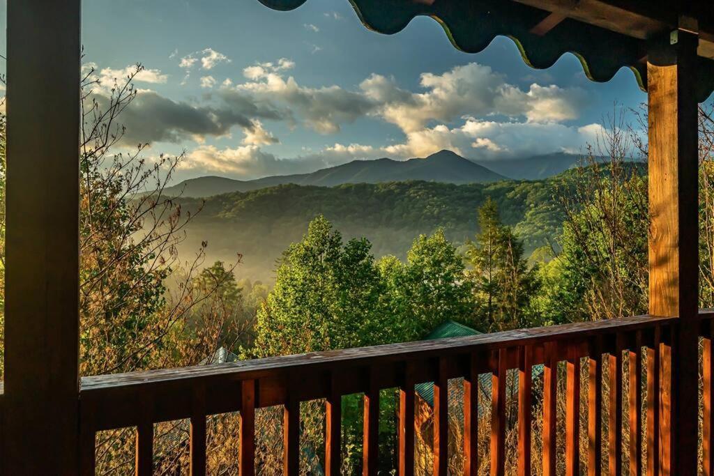 Hébergement de vacances Spacious Smokies - Hot Tub With Mountain Views