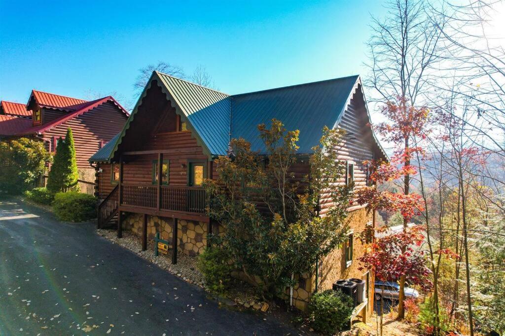 Spacious Smokies - Hot Tub With Mountain Views Hébergement de vacances Gatlinburg