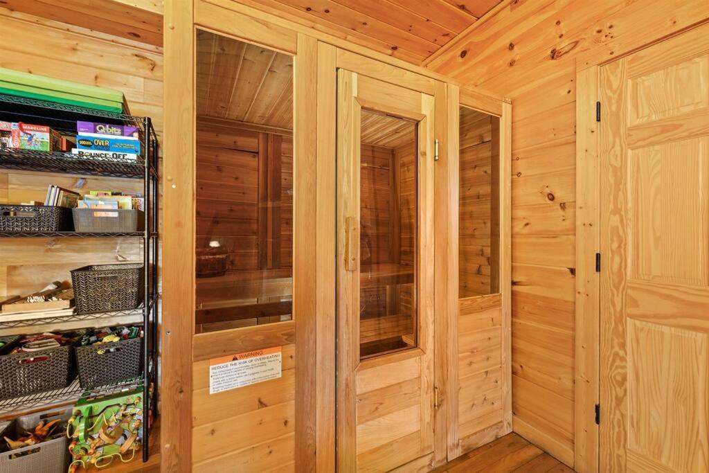 Spacious Smokies - Hot Tub With Mountain Views Hébergement de vacances *